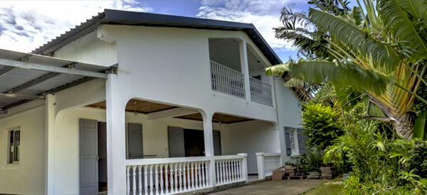 kaz Clean 974 : votre artisan couvreur et peintre dans l'île de la réunion 974 : Réparation, entretien toiture en tôle, couverture, pose de gouttières, étanchéité et peinture toit, ravalement peinture façade.